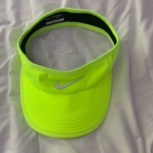 nike “featherlight” visor